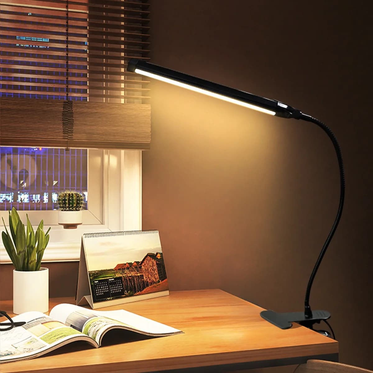 מנורת שולחן LED עם קליפס וחיבור USB לקריאה ולימודים