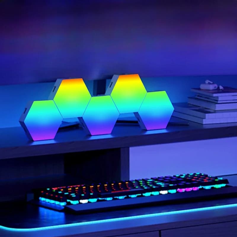פאנלי תאורה משושים RGB רגישים לקול עם שליטה באפליקציה